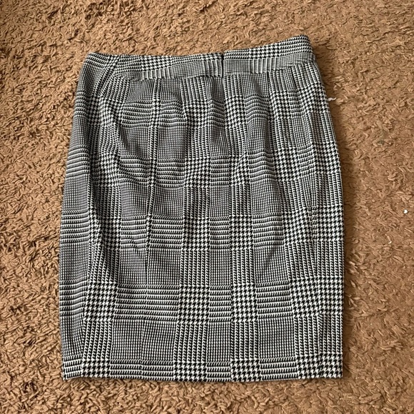Lane Bryant Classic Black and White Plaid Skirt Sz 16 Houndstooth Faux Wrap - Picture 4 of 4
